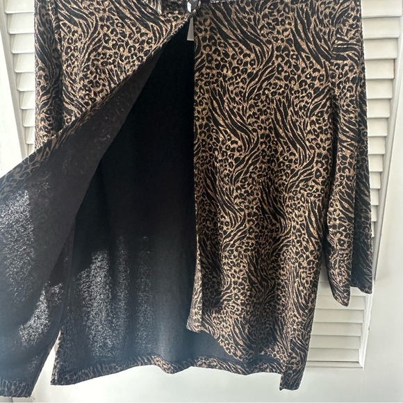 Chico’s Easywear Swing Jacket Size 1 Medium Animal Print Button Foil Wire Collar - Picture 6 of 9